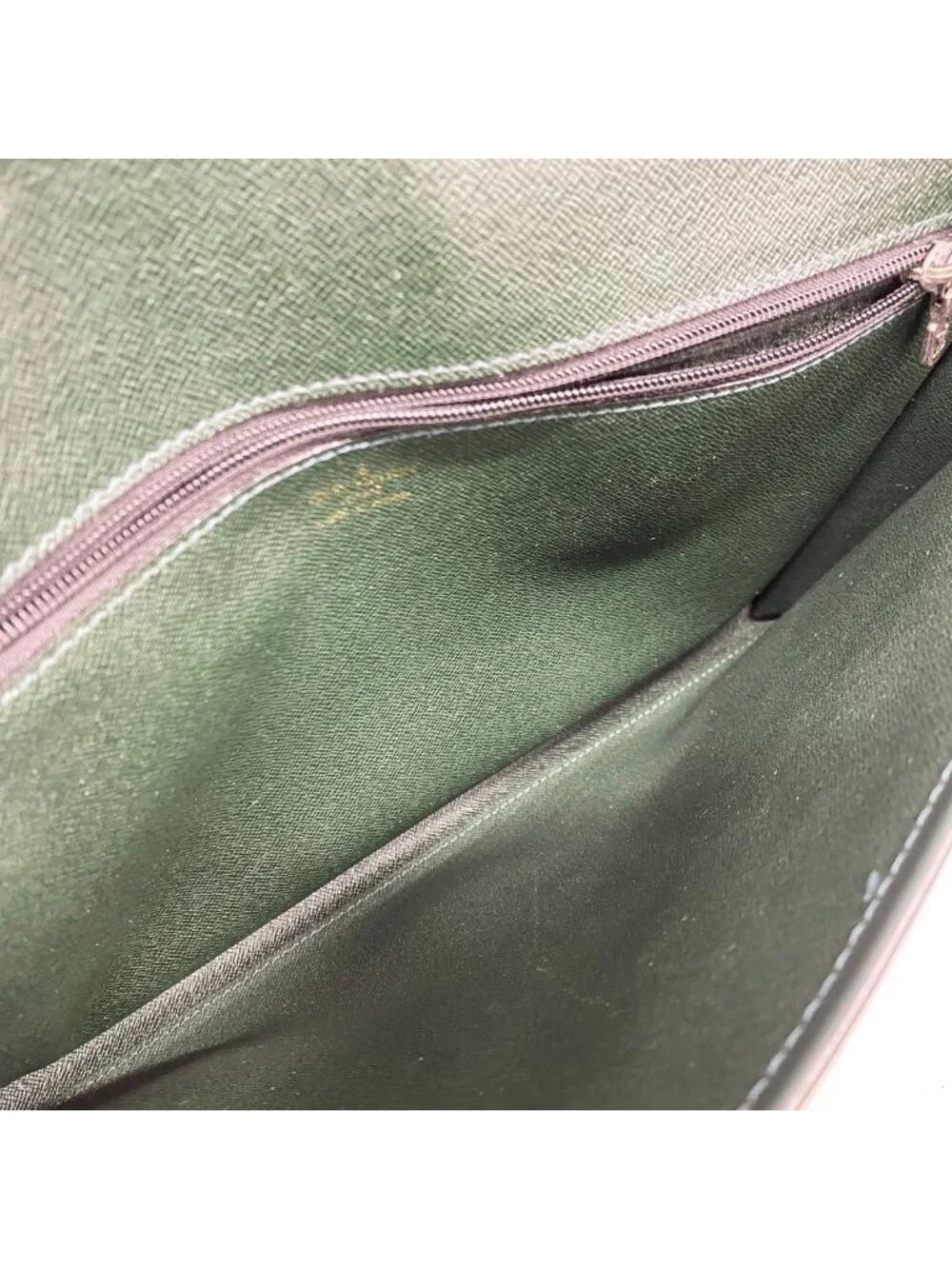 Louis Vuitton Clutch Taiga Volga Epi Sear